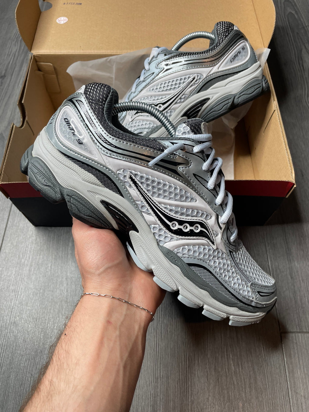 SAUCONY PROGRID OMNI 9 (GREY)