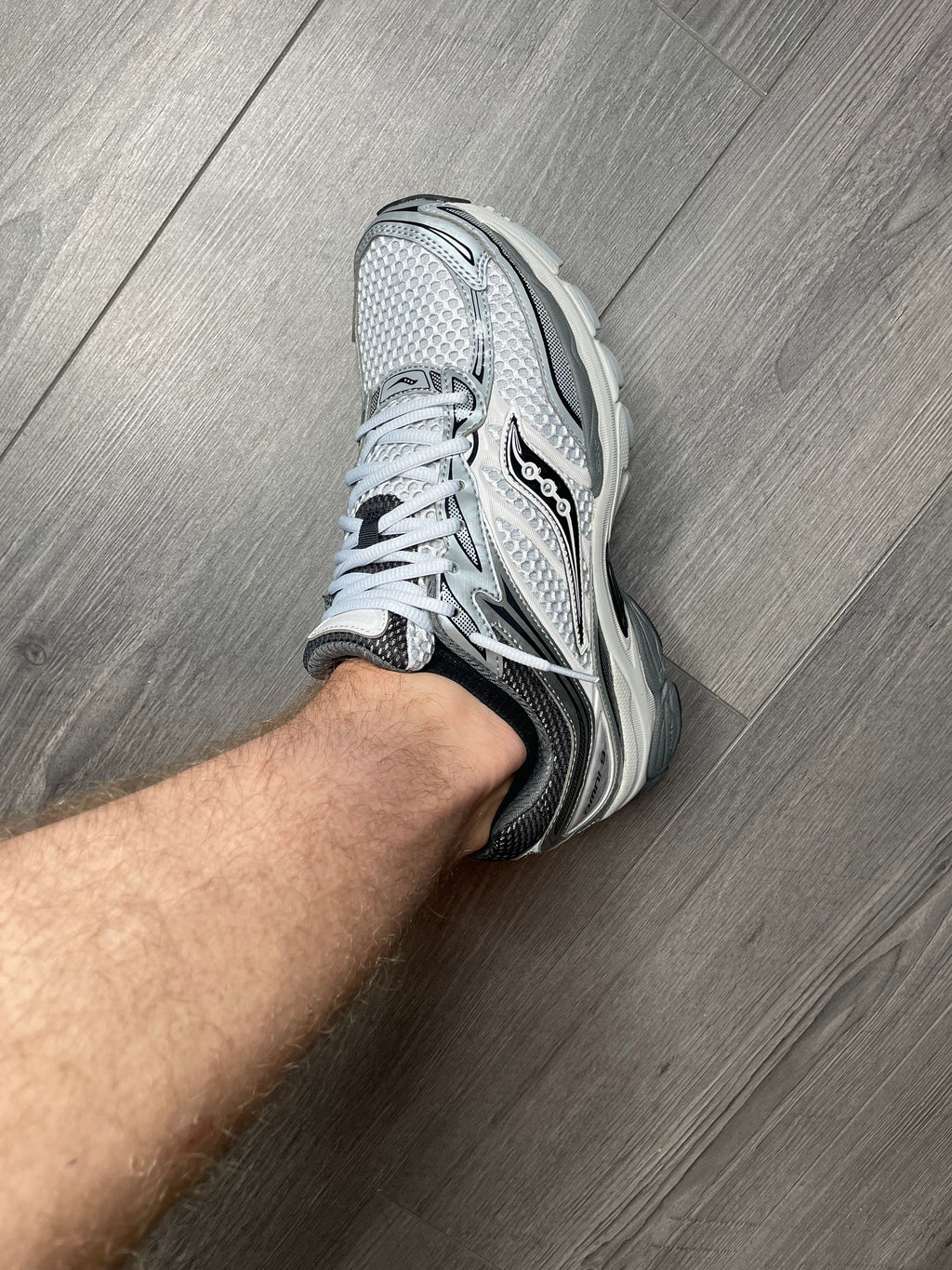 SAUCONY PROGRID OMNI 9 (GREY)